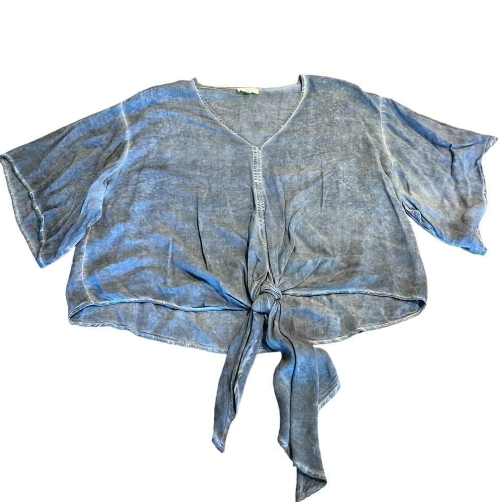 Entro Women’s V-Neck Short Sleeve Top Blue Stonewash Look Knotted Size Medium